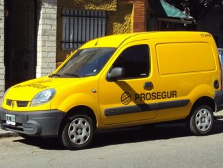 camioneta de empresa de seguridad prosegur