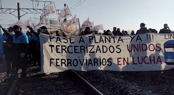 vigiladores cortaron las vías de la linea del tren roca