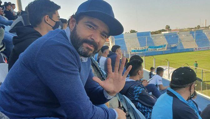 Gustavo Pedrocca en la tribuna de Racing de córdoba