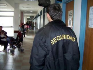 vigilador dejo escapar a un preso por no permitirle reducirlo