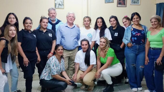 fuerte apoyo femenino a julio Gutiérrez