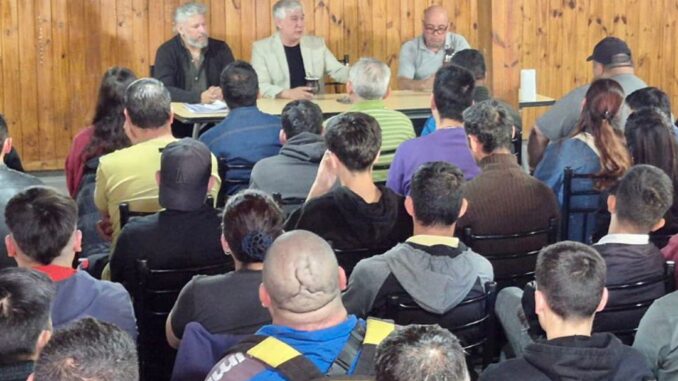 Julio Gutiérrez visito vigiladores de Neuquén