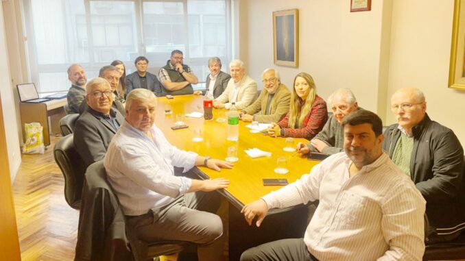 La Federación Argentina de Trabajadores de la Seguridad Privada (FATRASEP) inició esta semana la negociación paritaria con la Cámara Empresarial CAESI, con el objetivo de definir un nuevo tramo de aumento salarial para los vigiladores a partir de octubre de 2025.