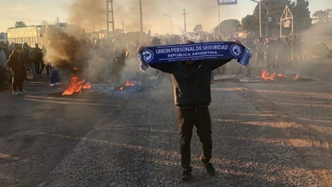 La Unión del Personal de Seguridad de la República Argentina (UPSRA), a través de su delegación regional en Ramallo, manifestó su acompañamiento al conflicto laboral que atraviesa la planta siderúrgica Ternium, una de las más importantes del país.