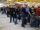 Una fuerte protesta de los vigiladores generó la paralización del Aeropuerto Adolfo Suárez Madrid-Barajas, uno de los más importantes de Europa. Los trabajadores, conocidos en España como vigilantes, bloquearon la terminal en reclamo de mejoras salariales y el reconocimiento de adicionales por vacaciones y por peligrosidad.