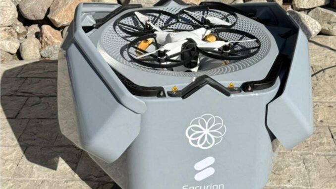 En un paso más hacia la automatización total, la empresa de seguridad Securion anunció la implementación de drones autónomos que reemplazarán a los tradicionales vigiladores rondines, aquellos trabajadores encargados de realizar recorridas por los perímetros de fábricas e industrias.