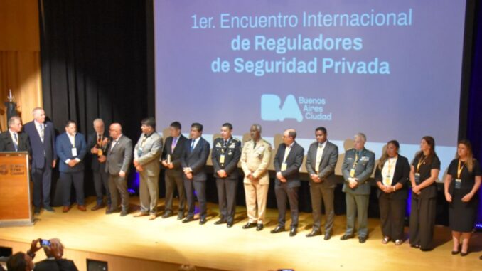 El jueves 13 y viernes 14 de noviembre se llevó adelante en la Ciudad de Buenos Aires el 1° Encuentro Internacional de Reguladores de Seguridad Privada, un evento que reunió a destacadas figuras del sector empresarial, sindical y autoridades nacionales e internacionales vinculadas a la actividad.