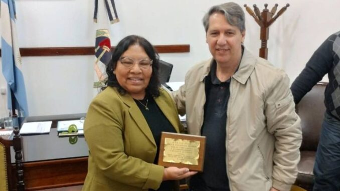 La Unión del Personal de Seguridad de la República Argentina (UPSRA), representada en este acto por su secretario adjunto Diego García, fue distinguida por el Gobierno de la Provincia de Jujuy, en reconocimiento al trabajo institucional que la organización lleva adelante en materia de seguridad privada. Además, la actividad fue declarada de Interés Legislativo, bajo la conducción del secretario general Ángel Alberto García.