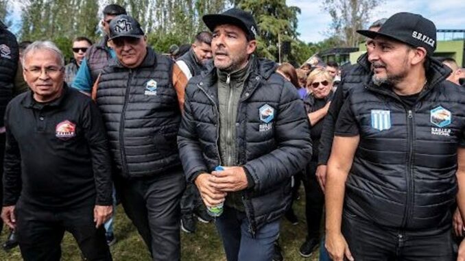 Por un nuevo año consecutivo, GUSTAVO PEDROCCA fue elegido por los vigiladores de todo el país como el dirigente sindical más destacado del sector de la seguridad privada. La votación se realizó en nuestro grupo privado de Facebook, un espacio que reúne a más de 35.000 vigiladores de todo el territorio nacional, donde el dirigente obtuvo cerca del 60% de los votos.