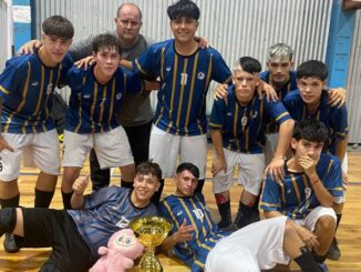 El equipo de fútbol creado por la delegación San Nicolás de la Unión del Personal de Seguridad de la República Argentina (UPSRA), bajo la conducción del delegado regional Roberto Mamoli, cerró el año de manera más que positiva al consagrarse campeón de futsal en la categoría Sub 17 de la Liga Nicoleña de Fútbol. Además, obtuvo el segundo puesto en las divisiones Sub 15 y Sub 13, completando una temporada destacada.