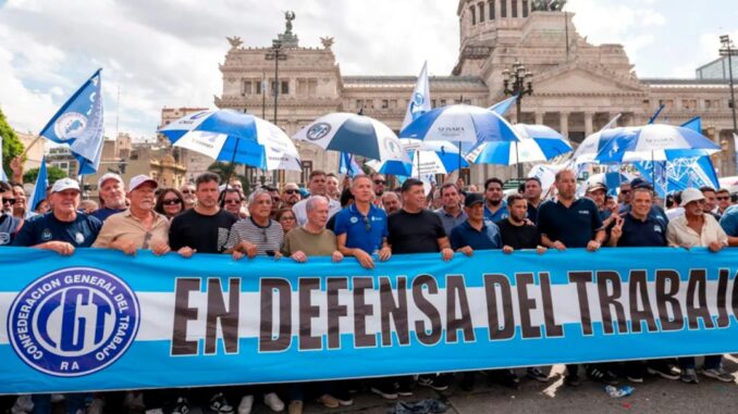 En el marco del paro nacional convocado por la Confederación General del Trabajo, muchos trabajadores de la seguridad privada se preguntaron qué ocurría si no asistían a sus puestos de trabajo y si el empleador podía descontarles el día. Ante estas inquietudes, el abogado de los vigiladores, Leandro Martínez Canter, brindó precisiones a través de un video difundido en sus redes sociales.