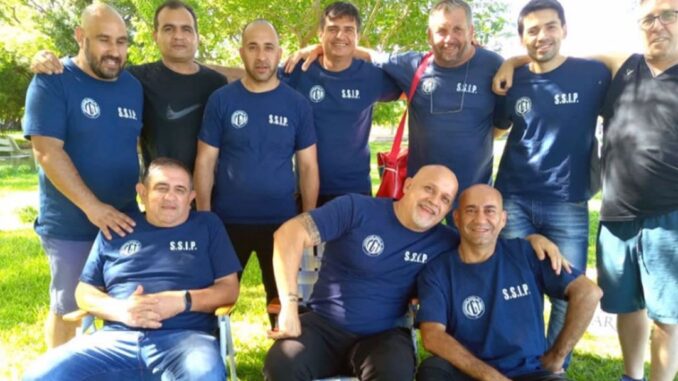 El Sindicato de Seguridad e Investigaciones Privadas (SSIP), encabezado por Federico Galeano, volvió a lanzar una advertencia de medidas de fuerza ante la falta de respuestas del sector empresario. Tras concretar paros de 24, 48 y 72 horas en las últimas semanas, ahora el gremio anticipa una huelga de 96 horas si no se abre una instancia de negociación.