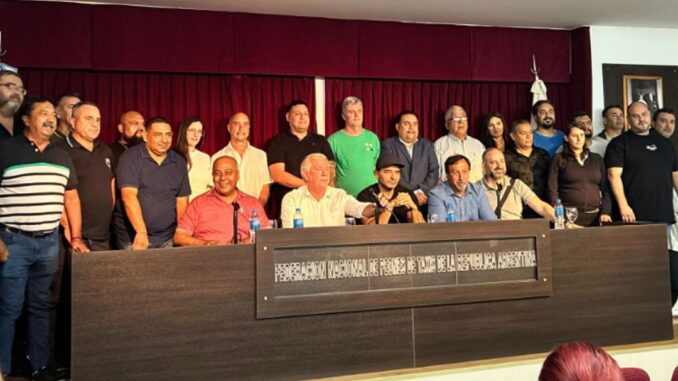La Federación Argentina de Trabajadores de la Seguridad Privada oficializó su comisión directiva tras obtener su inscripción gremial, marcando un paso clave en su consolidación dentro del sector. En el mismo acto, la entidad también reclamó la urgente apertura de paritarias para los trabajadores de la seguridad privada.