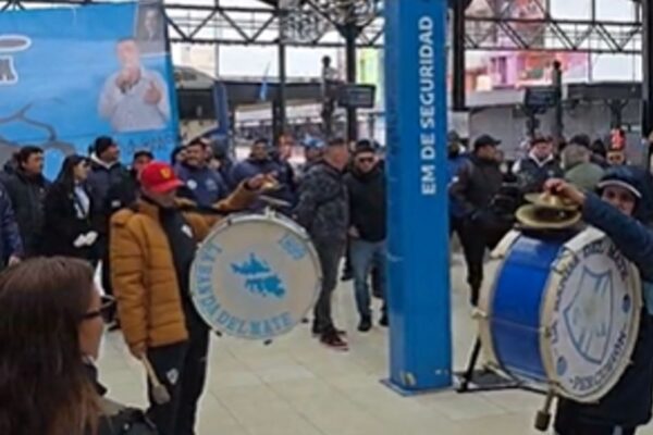UPSRA BLOQUEÓ EL INGRESO A LOS TRENES POR SALARIOS ADEUDADOS A VIGILADORES