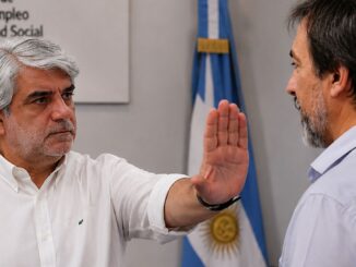 El dictamen del Ministerio de Trabajo volvió a poner en debate los alcances de la representación sindical dentro de la actividad de la seguridad privada. En el marco de un conflicto gremial registrado en la planta de Mercedes-Benz, el organismo determinó que el Sindicato Único de Trabajadores de Control de Admisión y Permanencia de la República Argentina (SUTCAPRA), conducido por Leandro Nazarre, no posee ámbito de representación suficiente para intervenir en nombre de los trabajadores vigiladores.