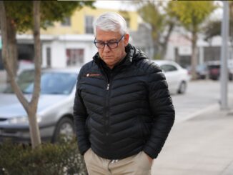 La situación judicial de Julio Gutiérrez continúa sumando capítulos y generando preocupación dentro de la Federación Argentina de Trabajadores de Seguridad Privada (FATRASEP). En las últimas horas trascendió documentación vinculada al proceso penal que involucra al dirigente sindical junto a Juan Marcelo Soria, en una causa en la que ambos se encuentran imputados por los presuntos delitos de estafa procesal, falsificación ideológica y uso de documentos públicos ideológicamente falsos, en el marco de una investigación por una supuesta maniobra de más de 720 millones de pesos en perjuicio de la empresa Secar Security Argentina.
