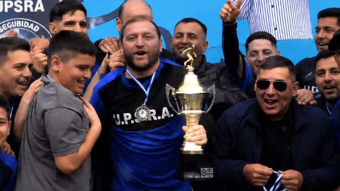La Unión del Personal de Seguridad de la República Argentina (UPSRA) llevó adelante una nueva edición del tradicional Torneo de Fútbol de Delegaciones en el Campo Recreativo del Predio Evita, ubicado en Moreno. La iniciativa fue impulsada por la Secretaría de Turismo, Deporte y Recreación, encabezada por Carlos Reinaldo Arellano, con el objetivo de recuperar uno de los encuentros deportivos más representativos de la organización sindical.