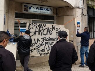 Un grave conflicto laboral sacude a la ciudad de Rosario, donde un grupo de 35 vigiladores decidió tomar las instalaciones de la empresa de seguridad Visegur para reclamar el pago de salarios adeudados y denunciar despidos que califican como arbitrarios.
