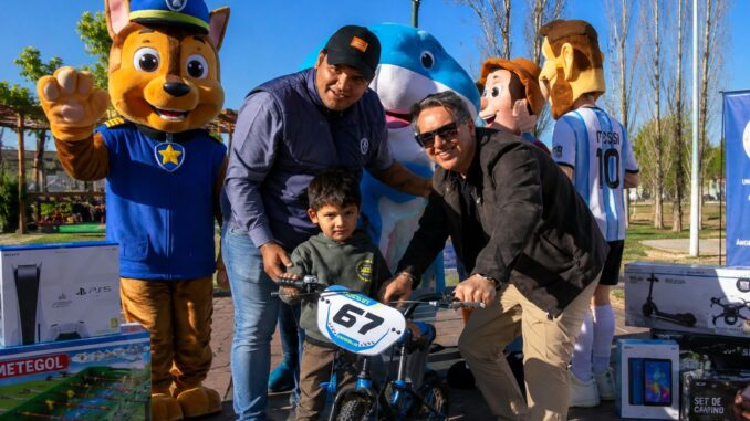La Unión del Personal de Seguridad de la República Argentina (UPSRA) anunció a los ganadores del gran sorteo realizado con motivo del Día de la Niñez. La iniciativa, impulsada por el sindicato de los trabajadores de seguridad privada y conducido por Ángel Alberto García, tuvo como objetivo agasajar a las familias de los vigiladores y llevar alegría a los más chicos en una fecha especial.