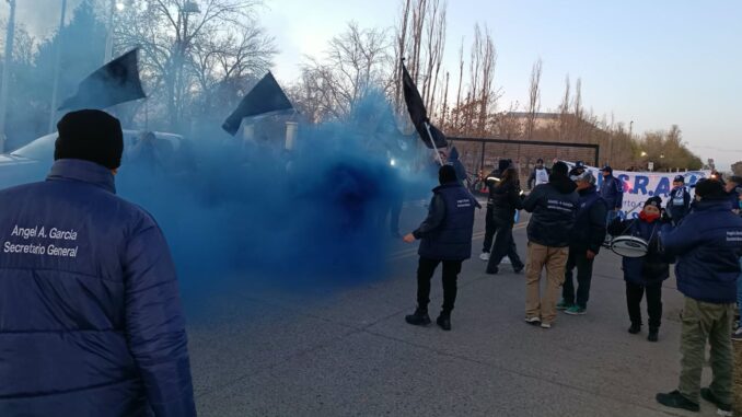 La Unión del Personal de Seguridad de la República Argentina (UPSRA) declaró el estado de alerta y movilización contra la empresa Hunter, a raíz de una serie de conflictos laborales denunciados en la provincia de Mendoza. Desde el gremio señalaron que la situación podría extenderse al resto de la región de Cuyo, con jornadas de protesta y movilización previstas en San Juan y San Luis.